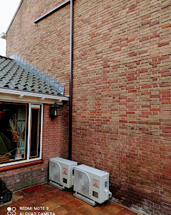 Twee Daikin buitenunits tegen woninggevel